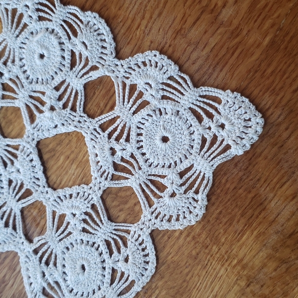 Handmade doili table decor 9 - Picture 2 of 3